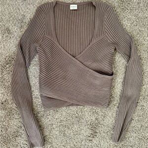Abercrombie Women’s Wrap Sweater Size M